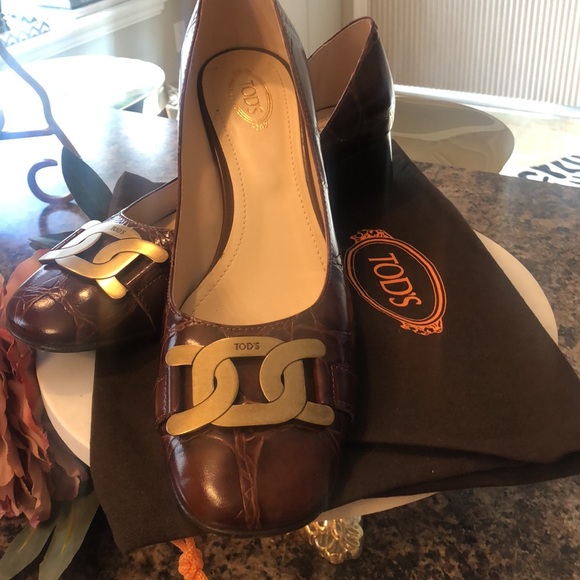 Tods Embossed Alligator Block Heel Kate Pumps - Picture 15 of 16